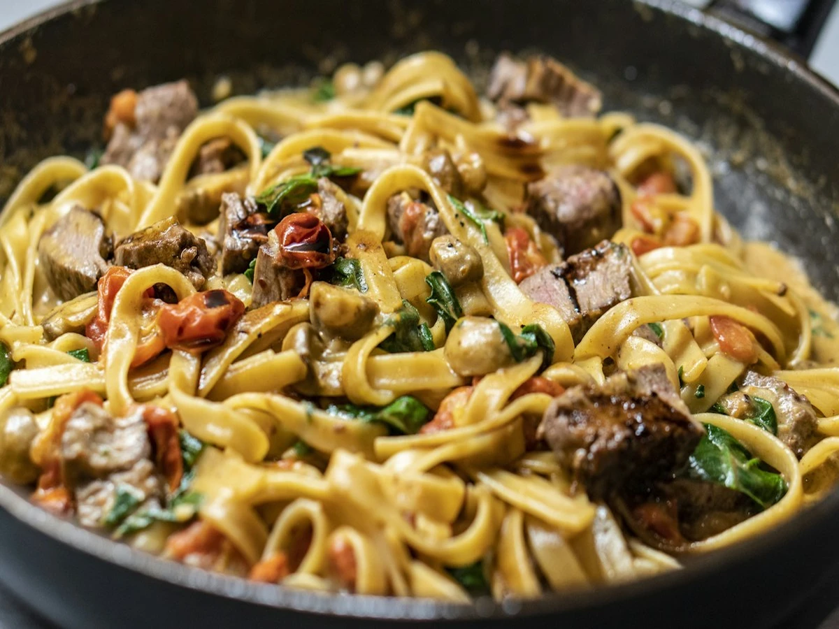 Creamy Tuscan Garlic Butter Pasta with Spinach